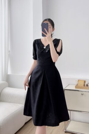 ĐẦM XÒE CỔ CHỮ V TAY XẺ