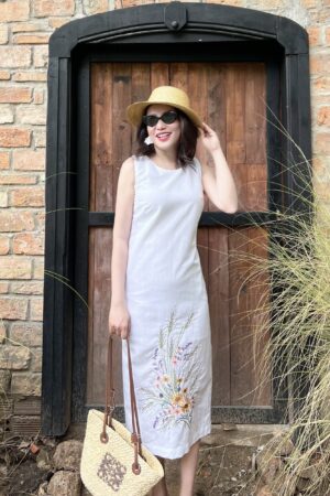 Đầm linen thêu dáng suôn