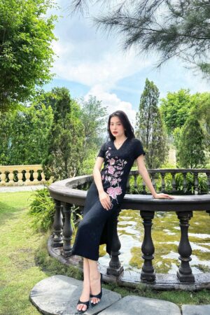 ĐẦM GẤM THÊU HOA CÓ TAY