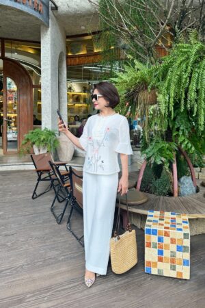 ÁO CỔ TRÒN THÊU HOA TAY LỠ