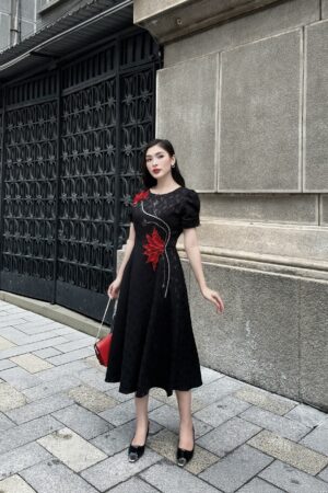 ĐẦM DẠ HỘI THÊU HOA ĐỎ