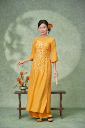 ÁO DÀI VÀNG THÊU HOA KÈM QUẦN