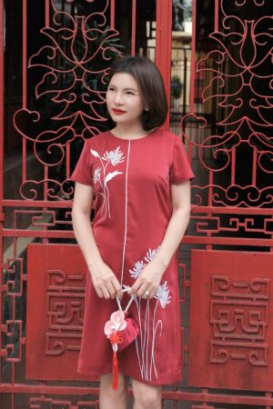 ĐẦM LỤA SUÔN VIỀN TRẮNG THÊU HOA