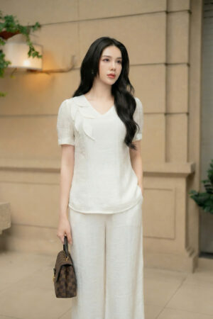 ÁO CỔ TIM ĐÍNH LÁ VAI